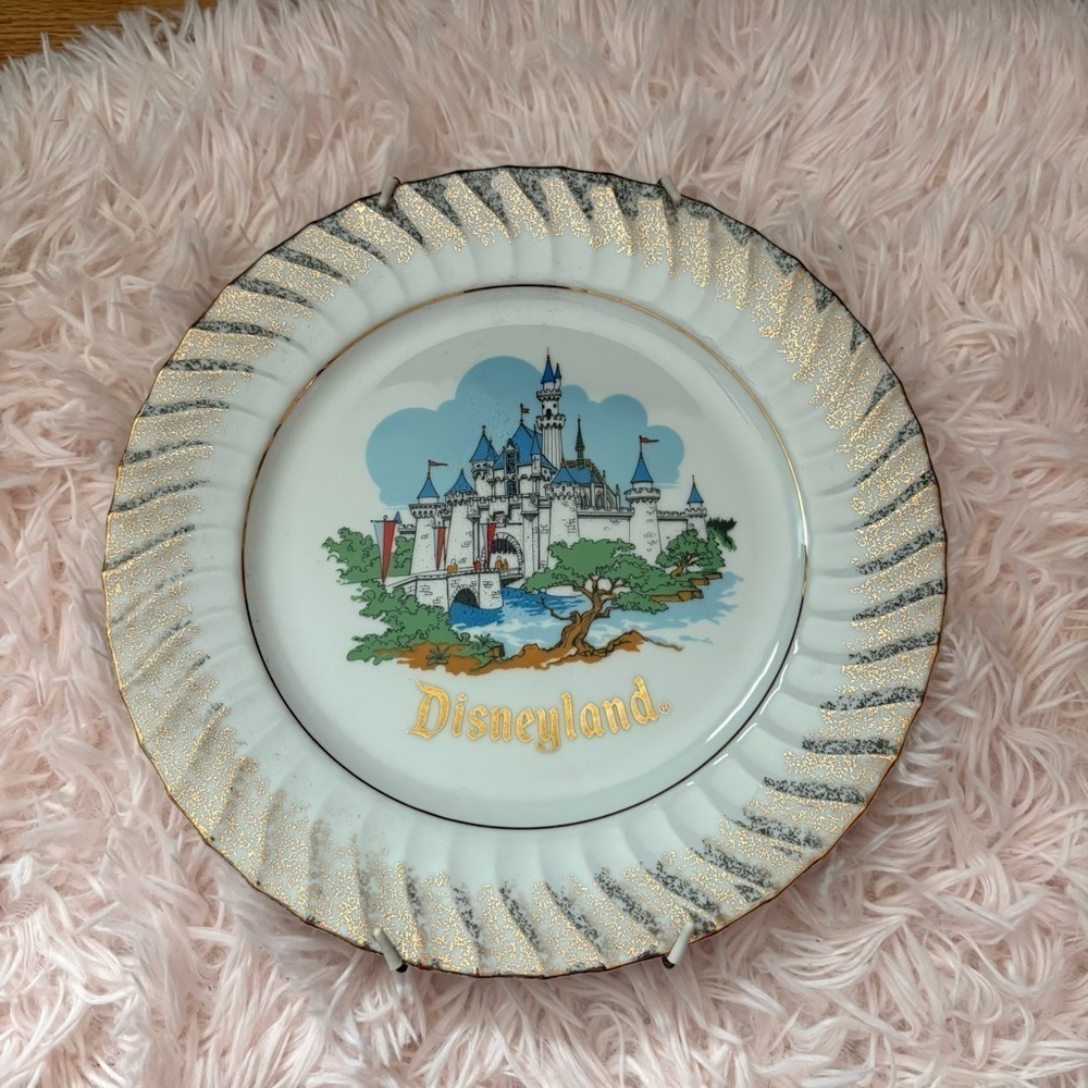 Vintage Disneyland Cinderella Castle Souvenir Plate Japan Gold Plated